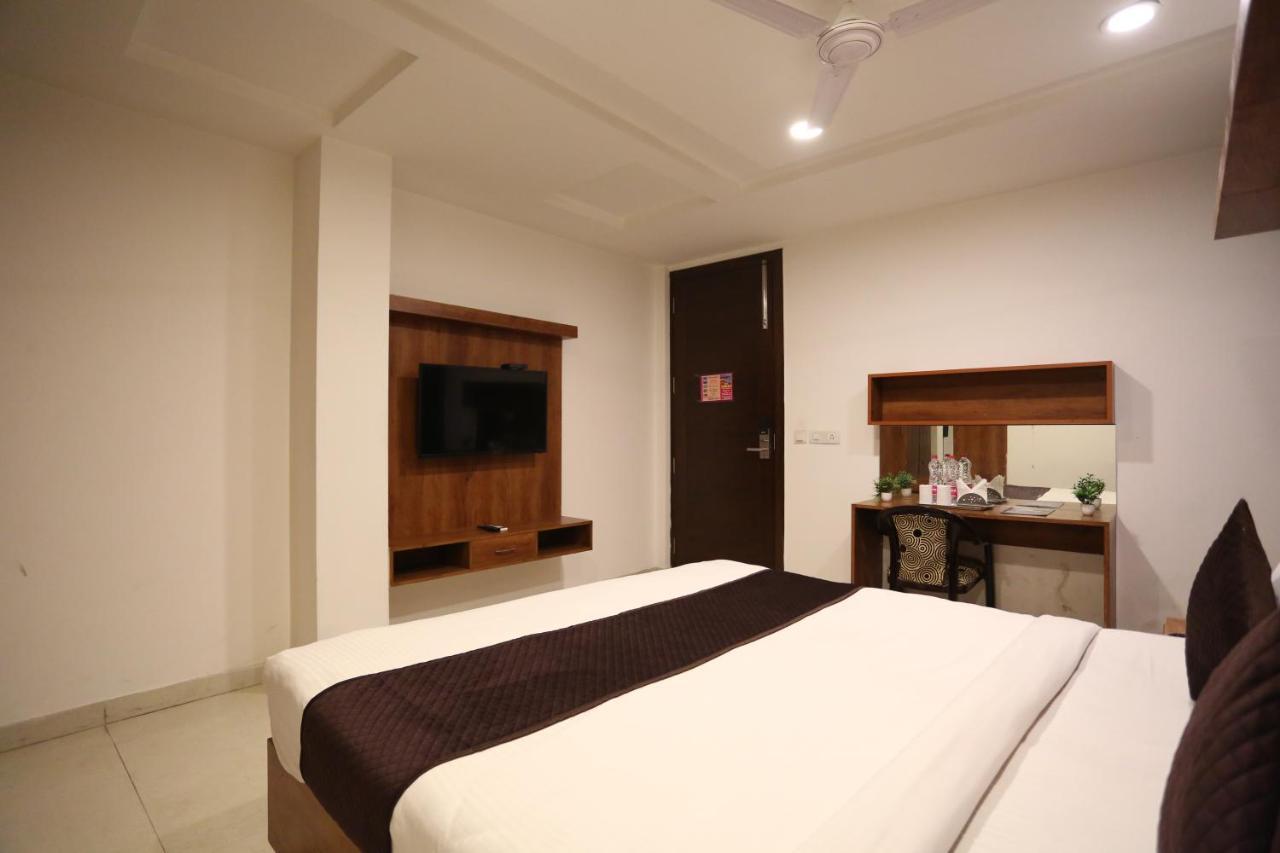 Hotel Sm Suits Near Delhi Airport-Unit By Grand Urban Luxury New Delhi Buitenkant foto